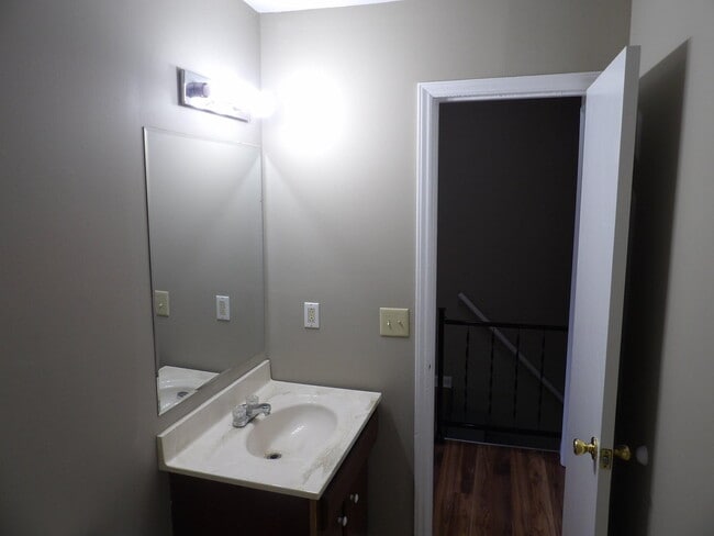 Building Photo - 400 Freedom Dr