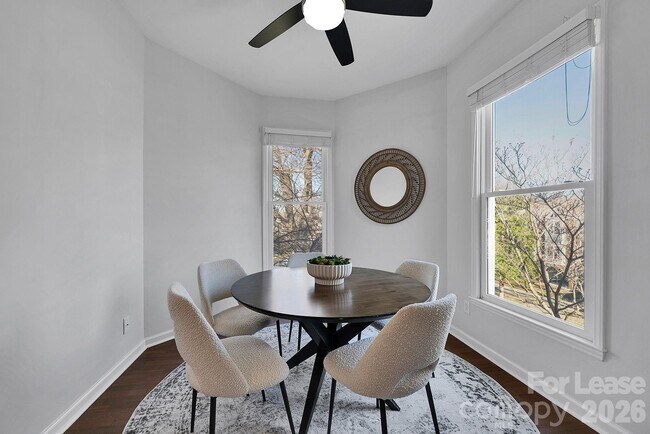 Building Photo - 300 S Cedar St