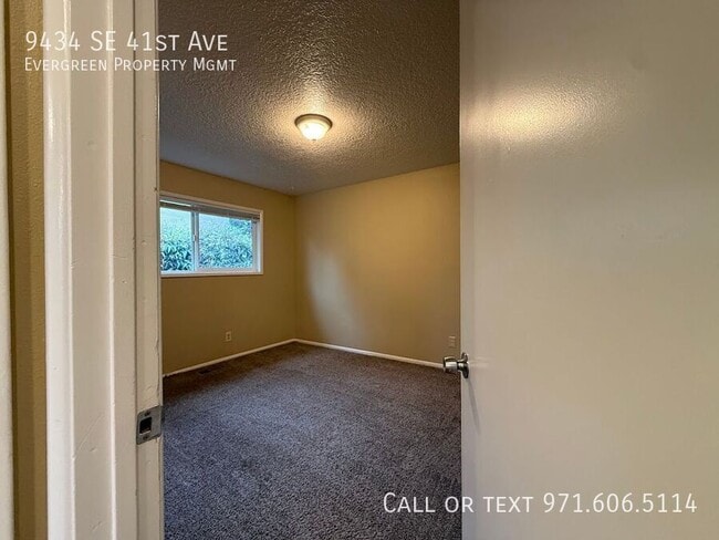 Building Photo - 9434 SE 41st Ave