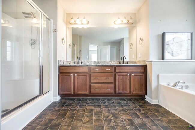 Building Photo - 104 Rosales Dr