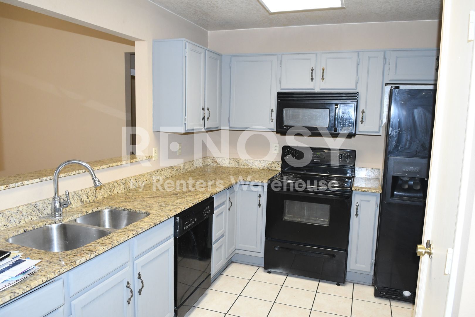 Building Photo - 3049 E Siesta Ln