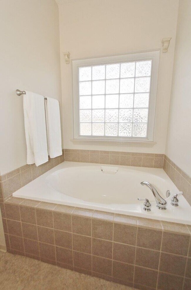 Building Photo - Your New Home Awaits in Bolder Creek! 4bed...