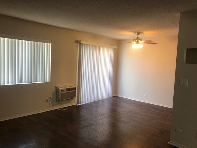 Dinning room - 4475 Rosewood Ave