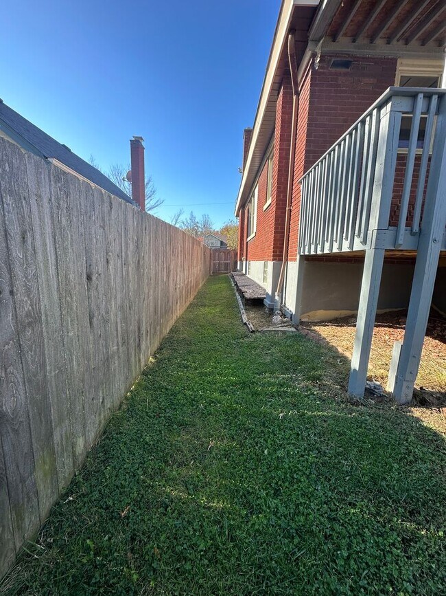 Building Photo - CHEVIOT - Charming 3 bed 1.5 bath brick cape cod