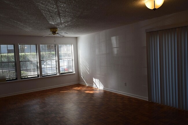 Building Photo - 815 Timbers Ct