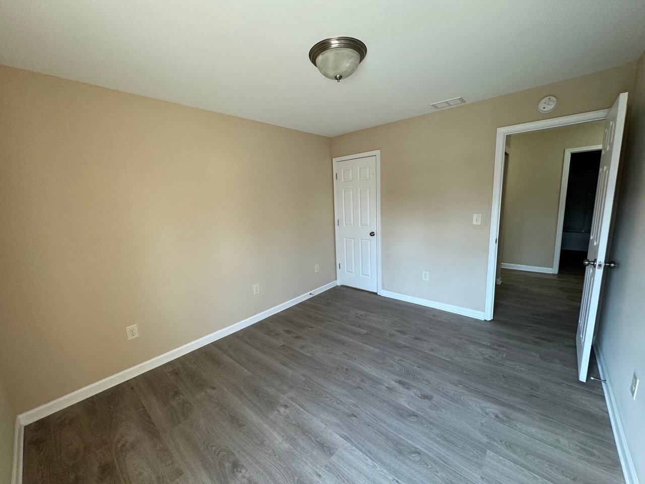 Building Photo - 1620 Shire Village Dr
