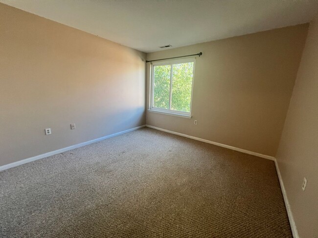 Building Photo - Lovely 2 BR/2 BA Condo in Glen Burnie!