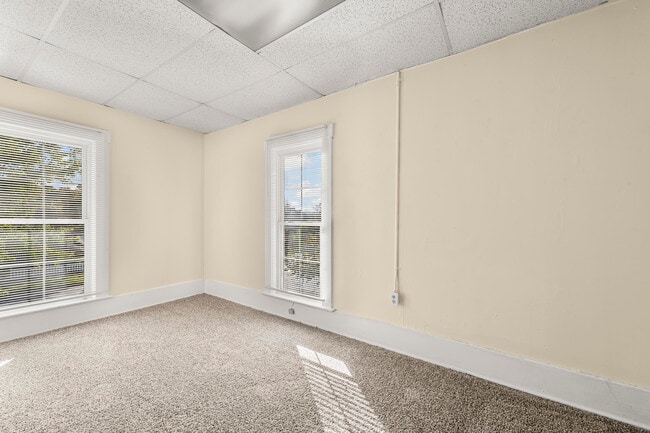 Building Photo - 1017 N Holbrook St