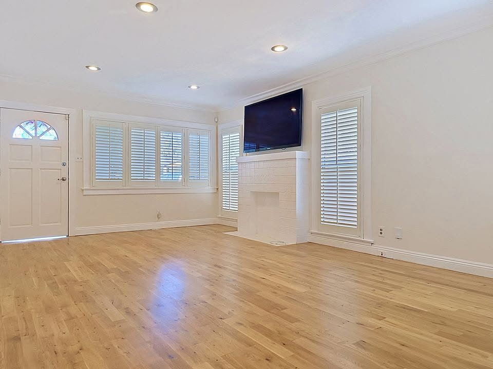 Building Photo - 3819 S Van Ness Ave