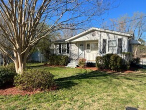 Building Photo - Cozy 3 Bedroom Downtown Apex Home