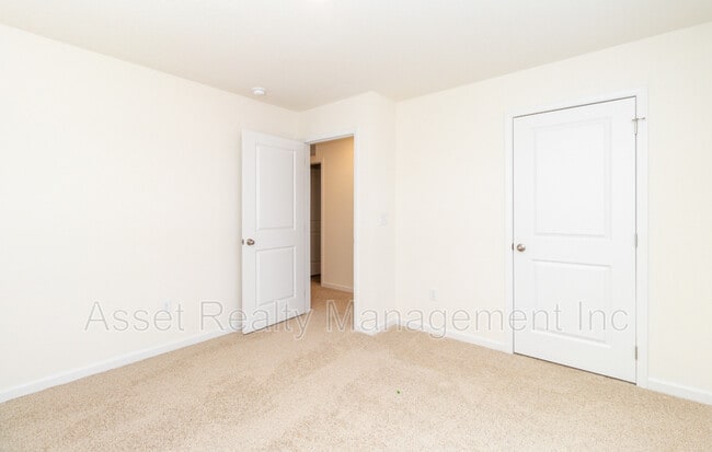 Building Photo - 329 Aspen Dr