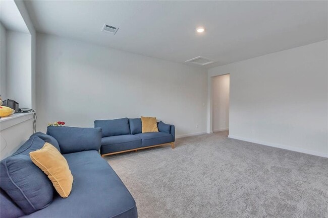 Building Photo - 563 Saturnia Dr