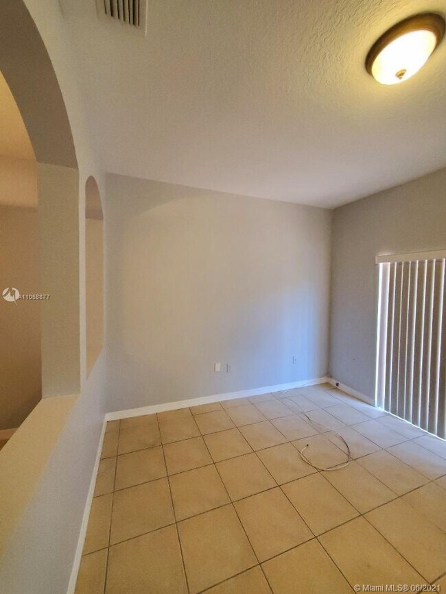 Building Photo - 4941 SW 135th Way
