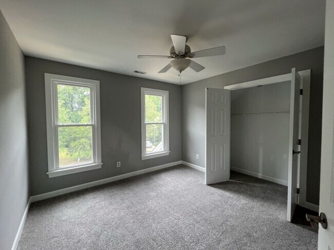 Building Photo - 5717 Raddington St
