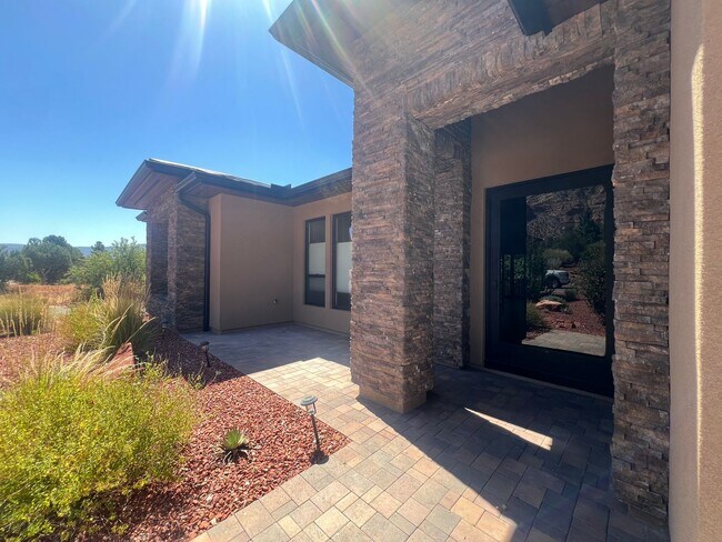 Building Photo - 485 Windsong Dr
