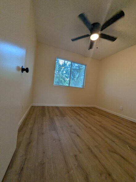 Building Photo - 13303 Lyndhurst St