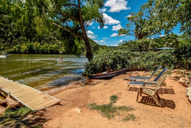 Building Photo - 12004 Mira Mesa Dr