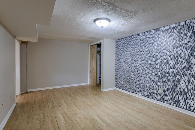 Building Photo - A Must See In Midtown!!