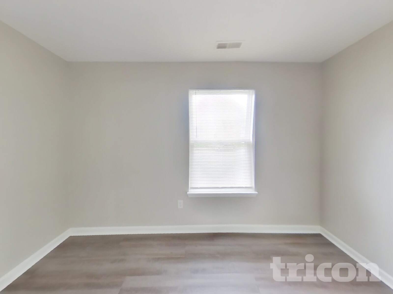 Building Photo - 703 Sweet Creek Dr