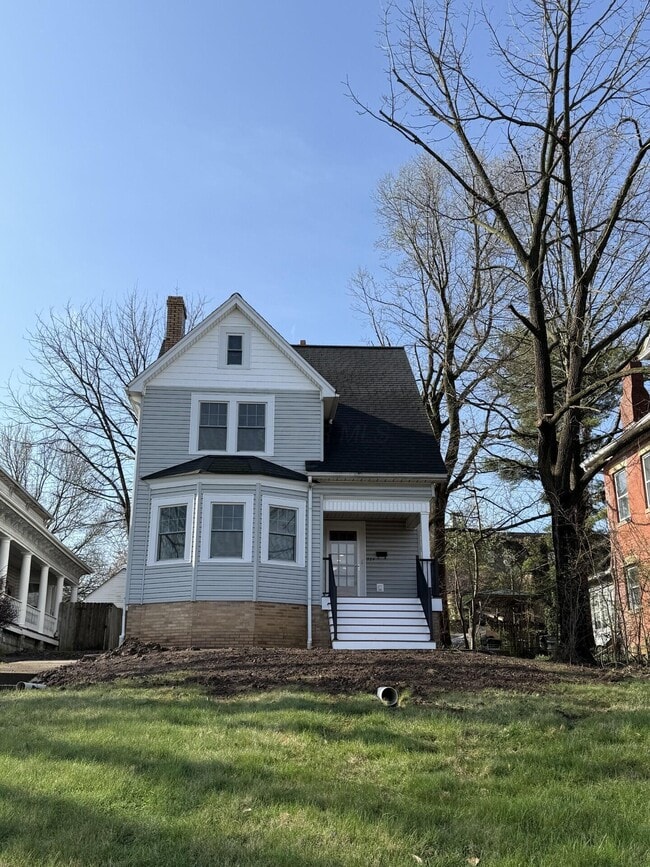 Building Photo - 324 E Main St