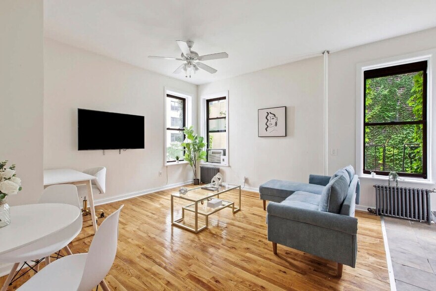 Primary Photo - 300 E 69th St