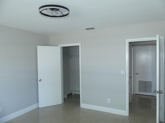 Building Photo - 2247 Taylor St