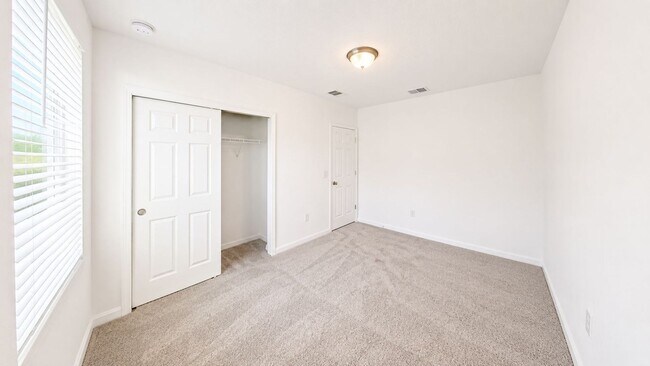 Building Photo - 2404 White Tail St