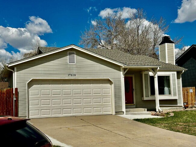 Building Photo - AVAILABLE NOW!  Charming Home in the Cottonwood Community!"