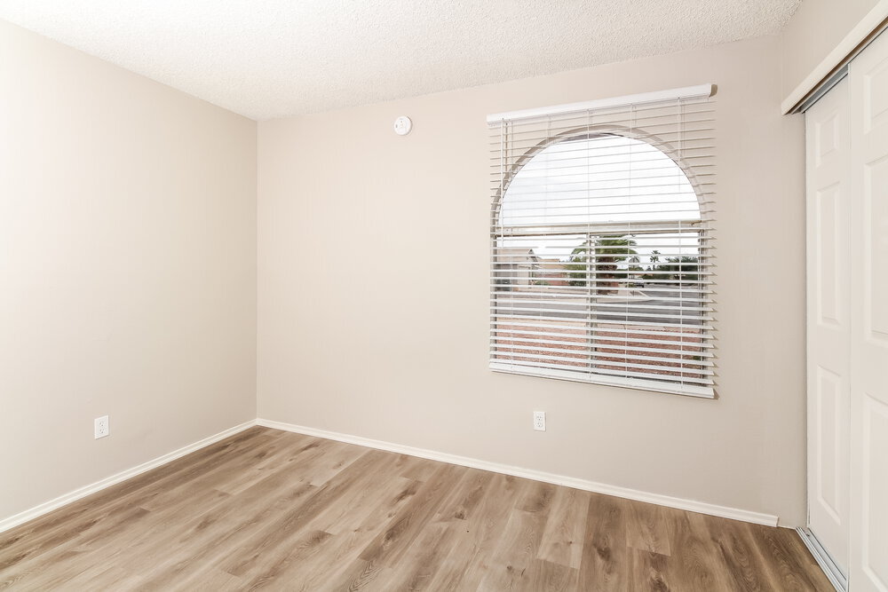 Building Photo - 1418 S Gecko Rd