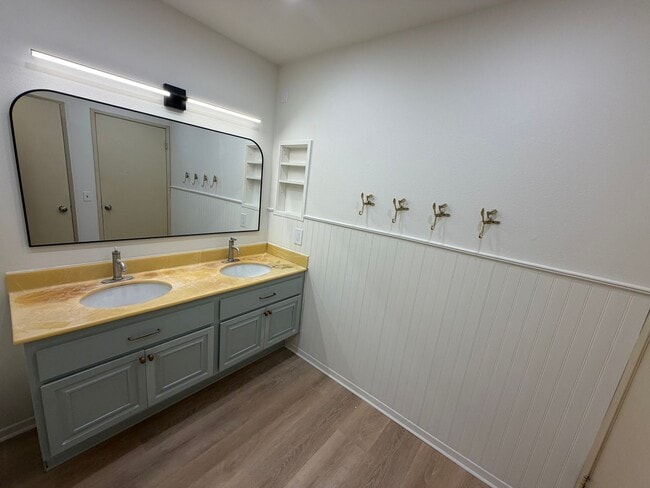 Building Photo - Rare 4 Bedroom Home with Spacious Layout in Prime La Puente Neighborhood