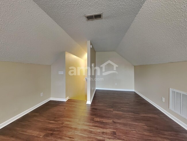 Building Photo - 6 Semmelrock Dr