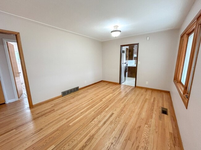 Building Photo - 1550 Corina Dr SE