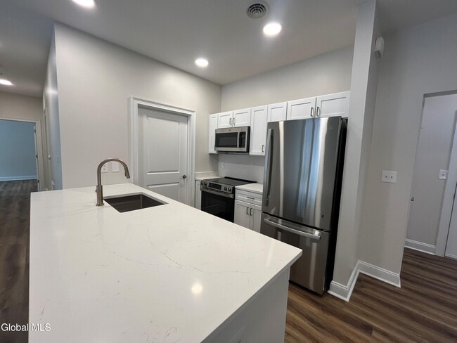 Building Photo - 60 Weibel Ave