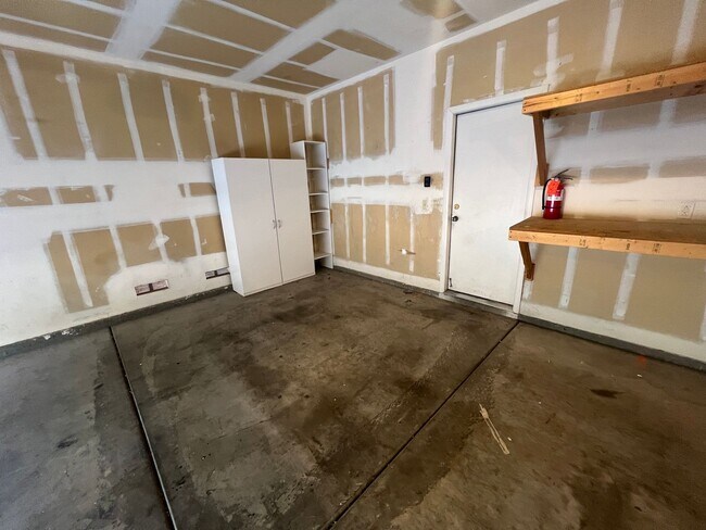 Building Photo - 3 Bed, 2.5 Bath home with Solar Panels!