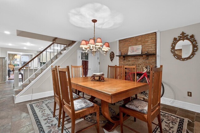 Building Photo - 211 4th St