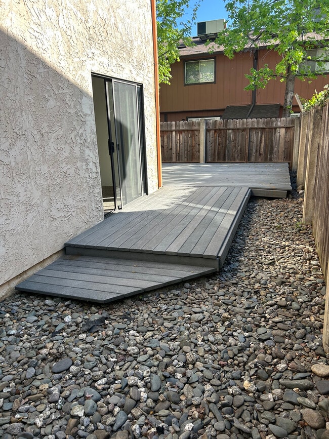 Building Photo - 335 Lake Blvd