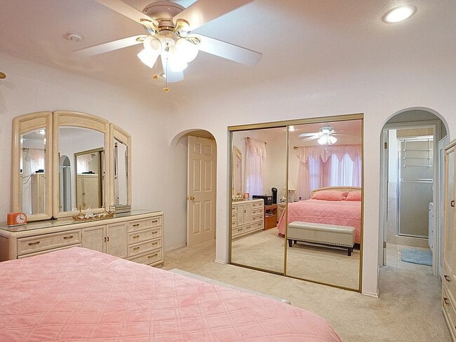 Building Photo - 3-Bedroom with 2 Baths and Spacious 2002 Sq Ft in Los Angeles!