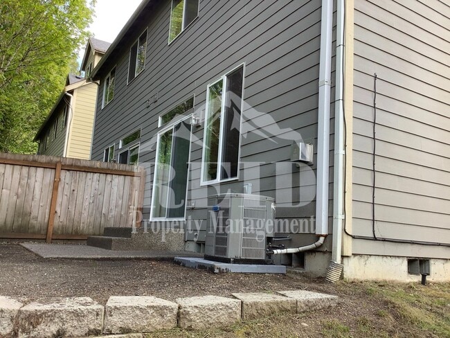 Building Photo - Central Valley Area - 2 Story Townhome 3Bed 2.5Bath