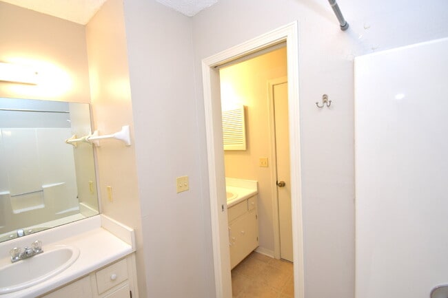 Building Photo - Charming West Pensacola Townhome – 2BR/2BA...