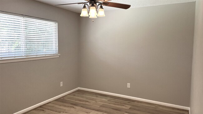 Building Photo - 9959 El Chaco Dr