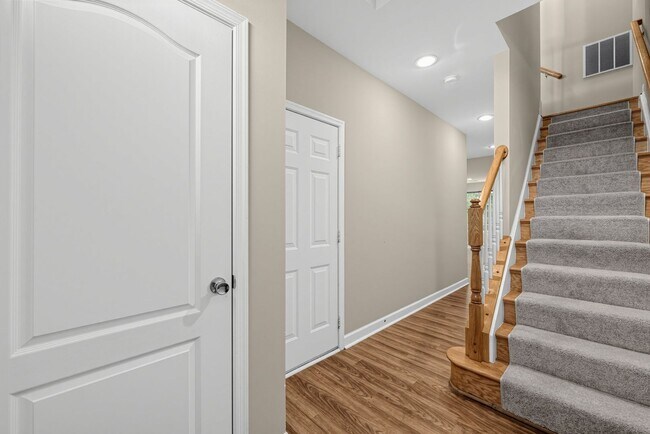 Building Photo - 7589 Great Swan Ct