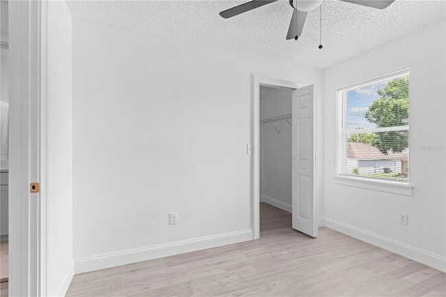Building Photo - 421 Rollins Dr