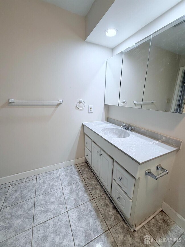 Building Photo - 60 Lear Ct