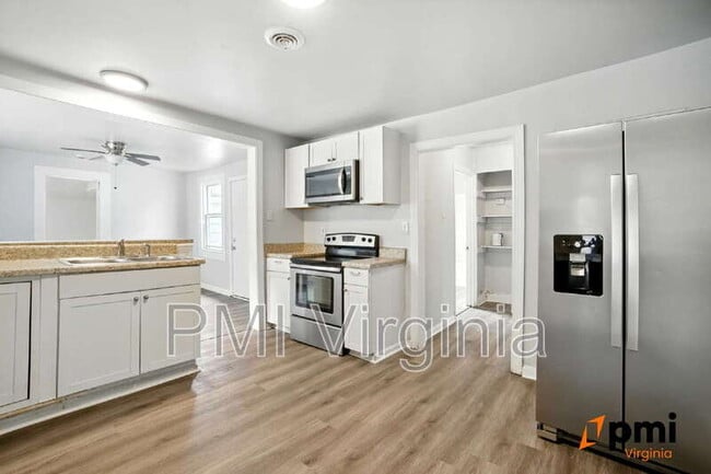Building Photo - 2727 Jamestown Ave