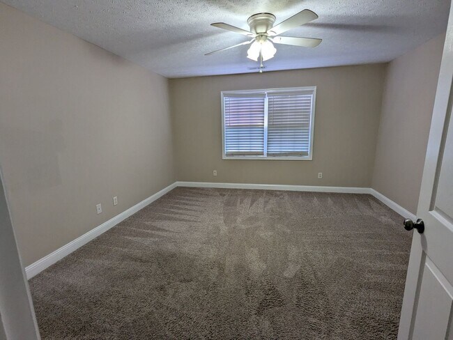 Building Photo - Beautiful home in Creekside Village