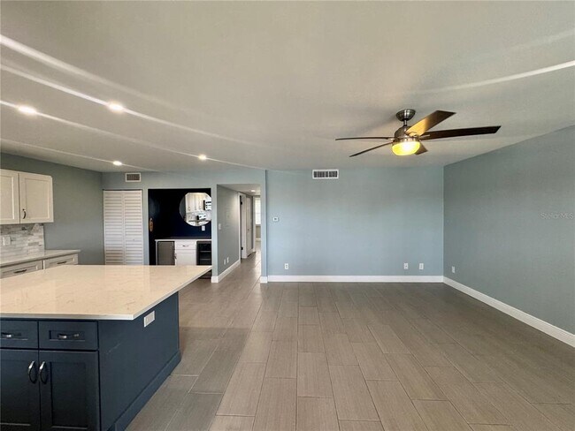 Building Photo - 12500 Capri Cir N