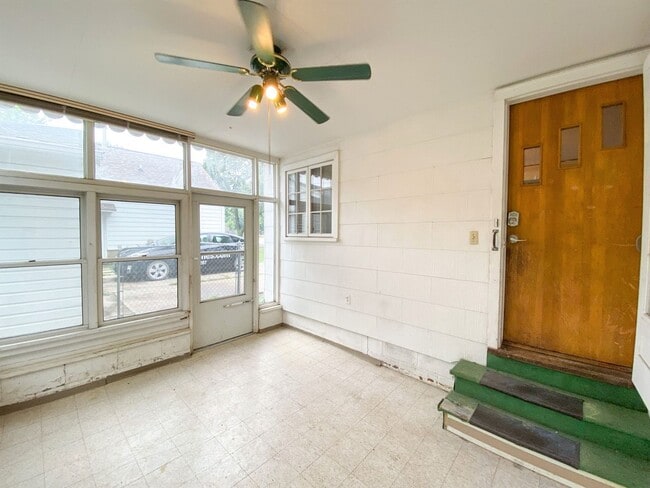 Building Photo - One Plus Bedroom House For Rent!