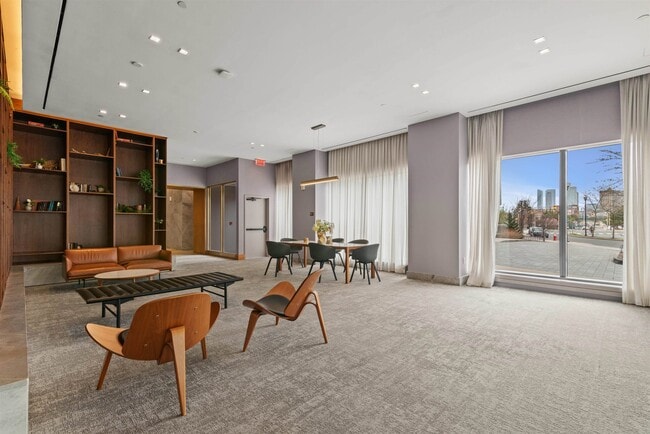 Building Photo - 75 Park Ln S