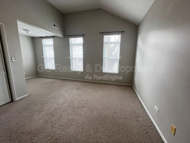 Building Photo - 819 N May St