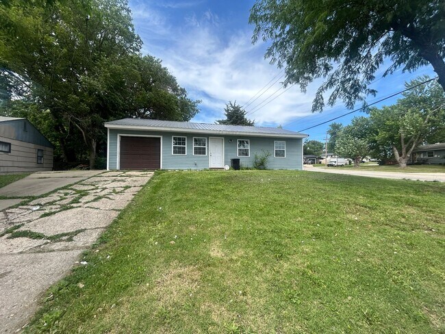 Primary Photo - Charming 3 bed plus bonus room